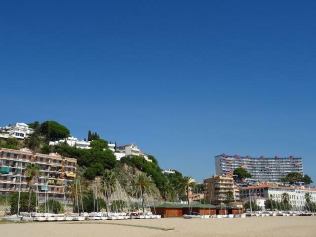 Duplex En Frente De La Playa Al Lado De Barcelona Apartment Канет де Мар Екстериор снимка